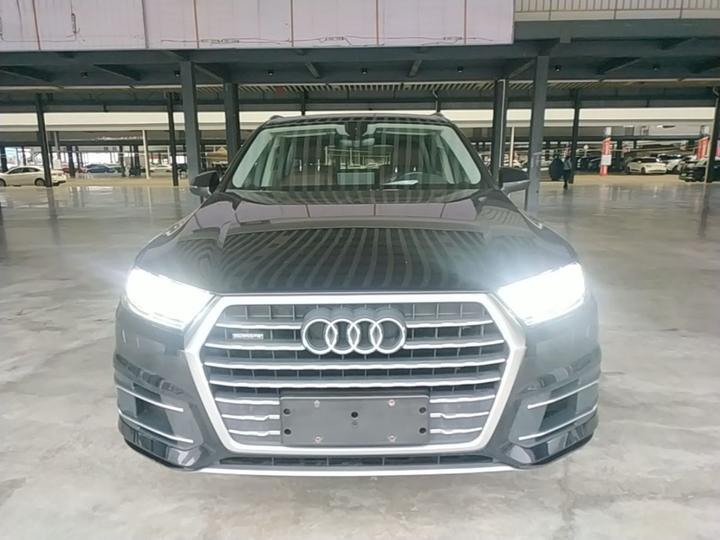 Q7 2019 55 TFSI Tech photo 2