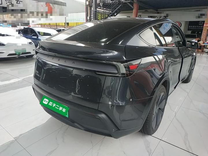 Model Y 2025 RWD photo 4