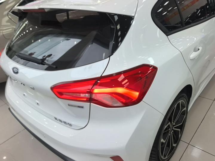 Focus 2021 Hatchback EcoBoost 180 AT ST Line photo 6