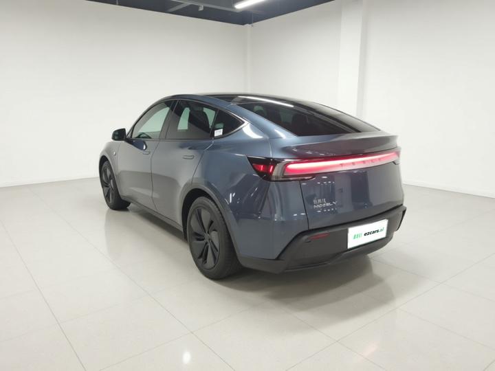 Model Y 2025 RWD photo 4