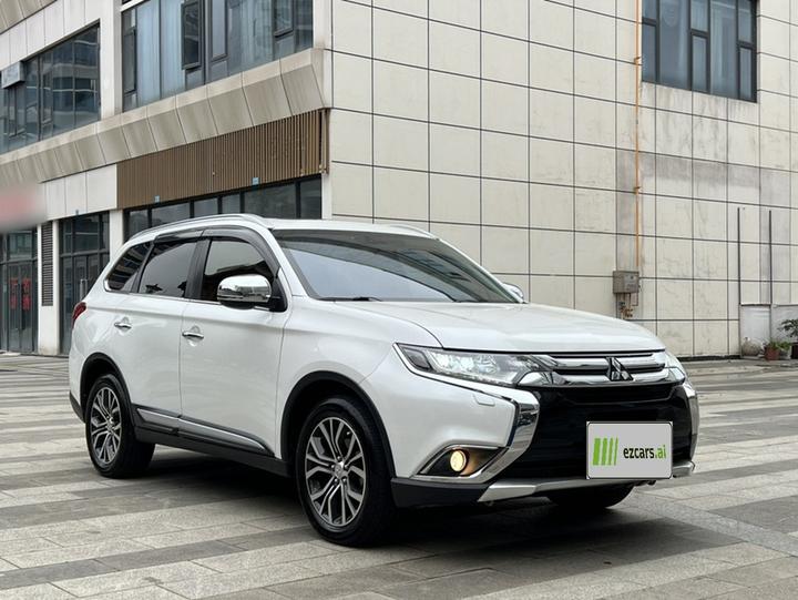Outlander Imported 2016 2.4L AWD Elite 5-Seater photo 4