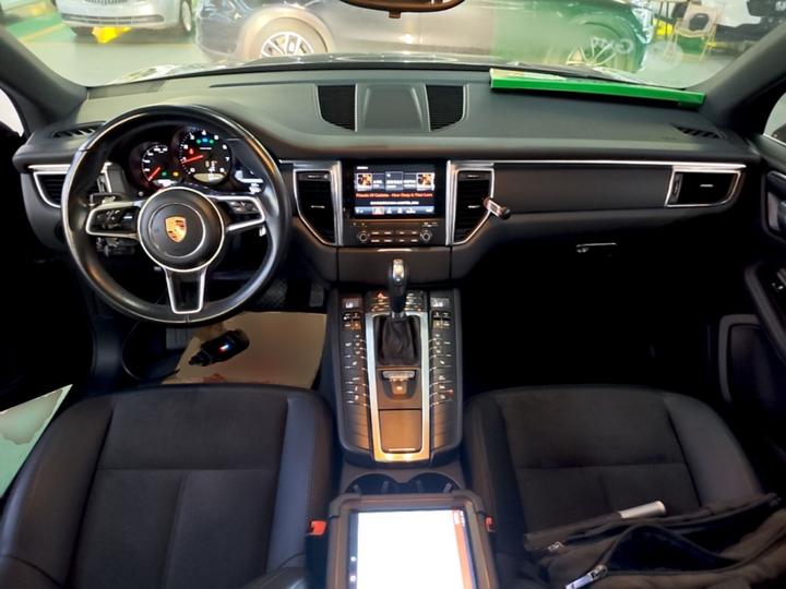 2017 Macan 2.0T photo 5