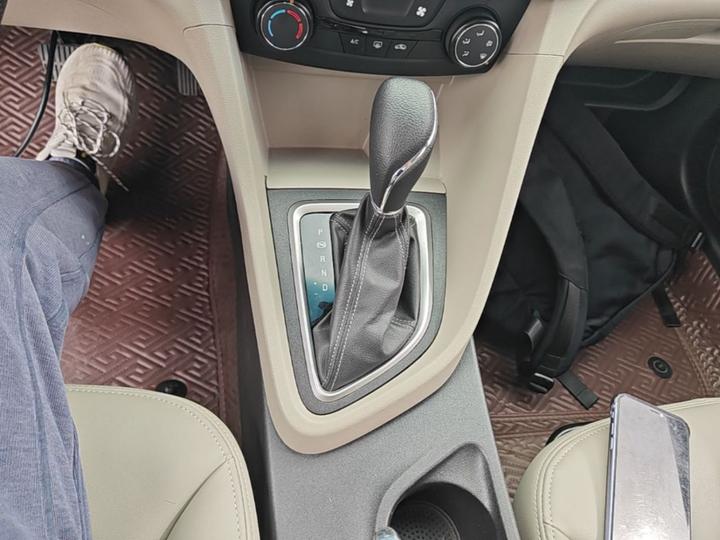 Excelle 2021 Classic 1.5L AT Progressive photo 5