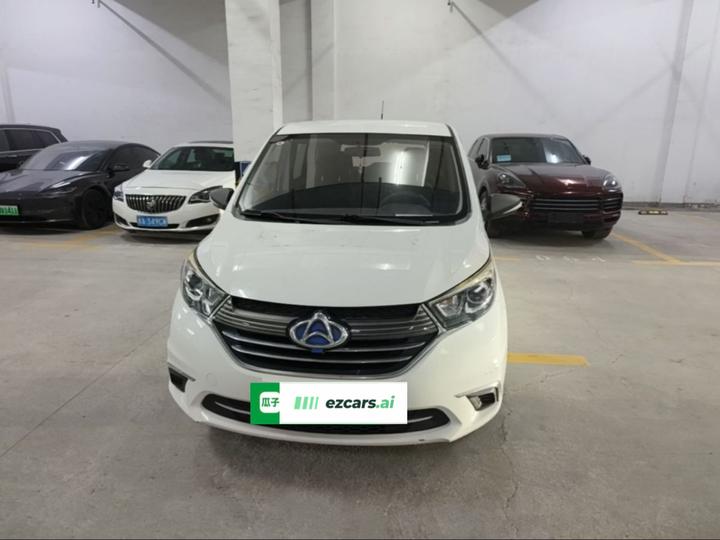 EV 2022 Standard 6-Seater photo 2
