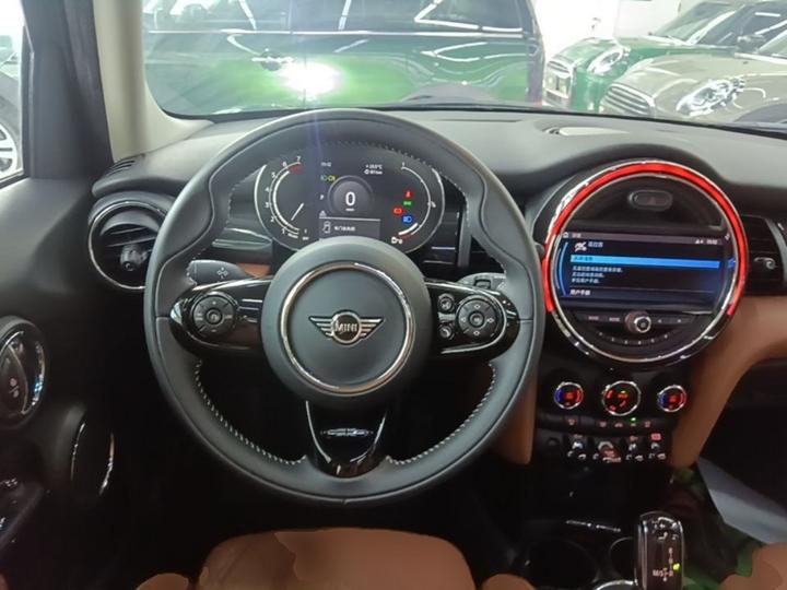 2021 1.5T COOPER 5-Door photo 2