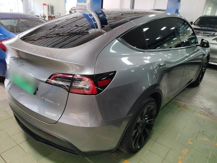 Model Y 2024 RWD photo 6