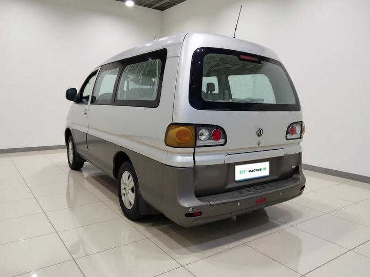 Lingzhi 2016 M3L 1.6L 7-Seater Comfort photo 4