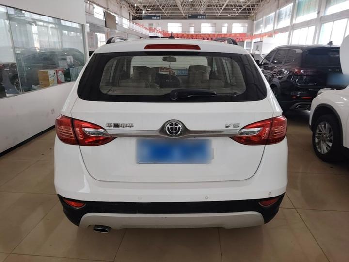 Zhonghua V5 2012 1.6L MT Luxury photo 3