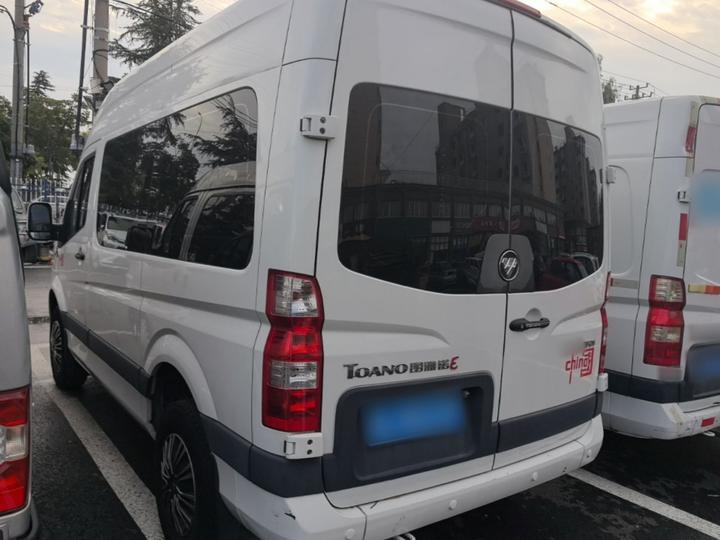 View 2020 2.0T Short Wheelbase 5/6-Seater China VI 4F20TC3 photo 4