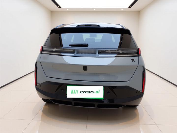 X 2024 5-Seater AWD photo 5