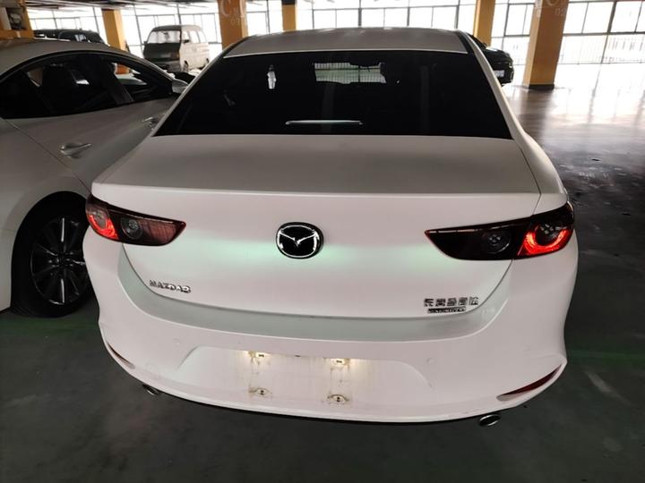 3 Axela 2023 2.0L AT photo 3
