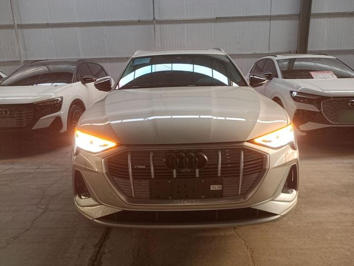 e-tron 2021 50 quattro photo 2