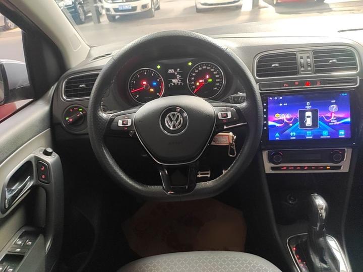 2014 1.6L Cross Polo AT photo 6