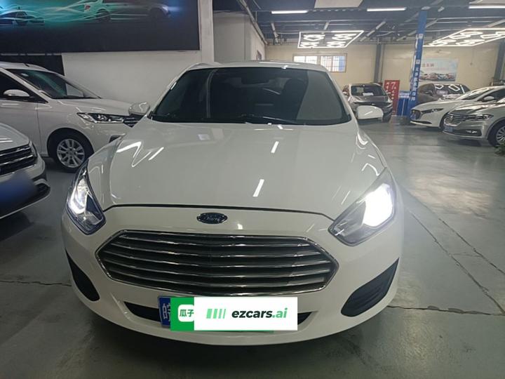 Escort 2019 Facelift 1.5L AT China VI photo 2