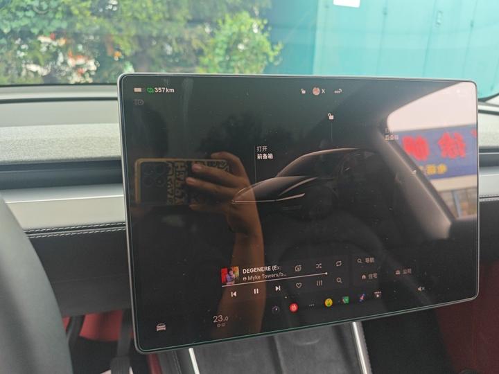 Model Y 2025 Long Range AWD Launch Edition photo 8