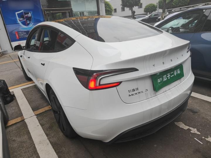 Model 3 2023 RWD photo 4