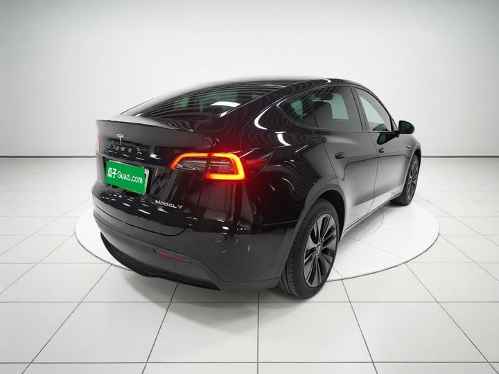 Model Y 2023 RWD photo 6