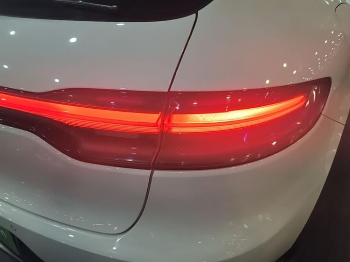 2018 Macan 2.0T photo 7