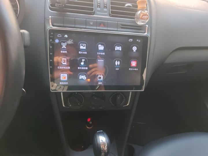 Polo 2016 1.6L AT Comfort photo 5