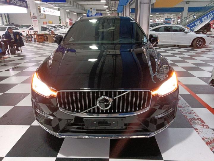 XC60 2023 B5 AWD Luxury photo 2