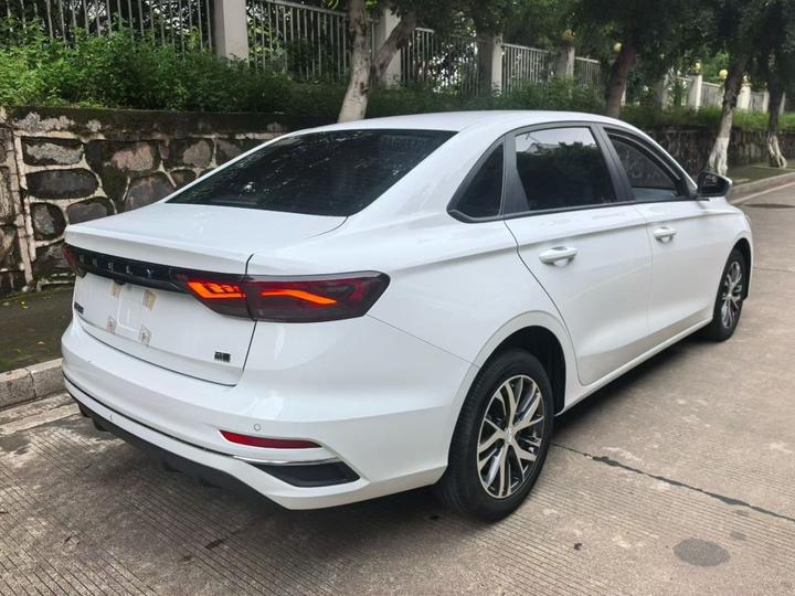 Emgrand 2025 4 1.5L CVT photo 6