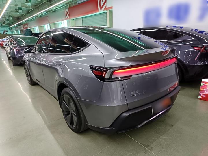 Model Y 2025 RWD photo 4