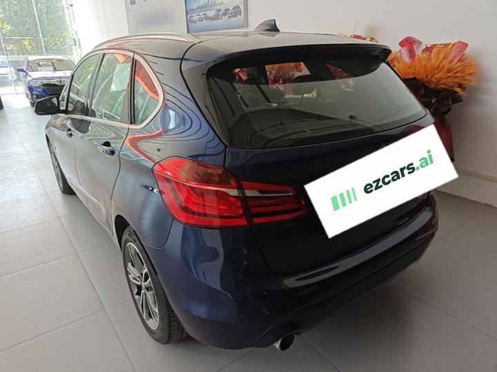 2 Series Wagon 2018 218i Exclusive Sport Package photo 4