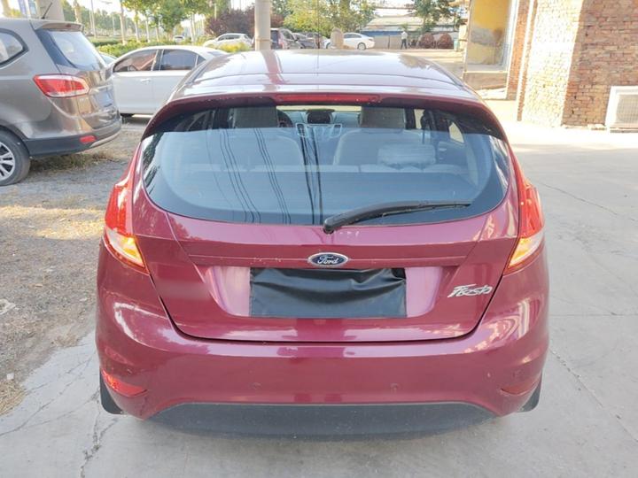 2013 Hatchback 1.5L AT Fashion photo 3
