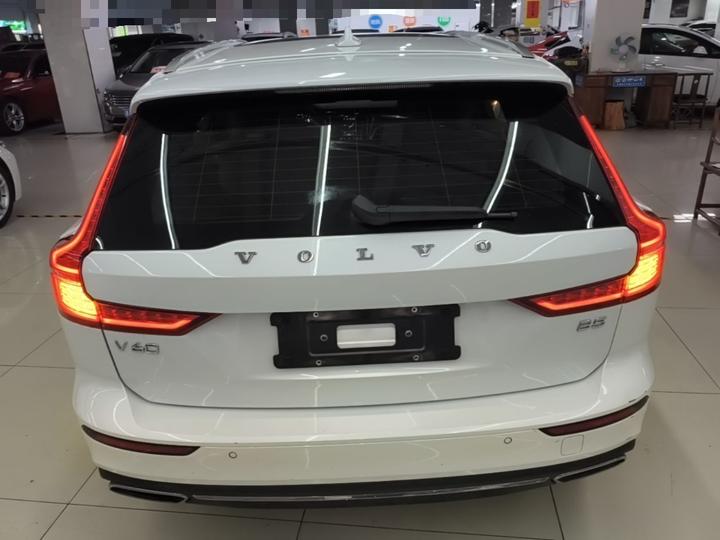 V60 2022 B5 Luxury photo 5