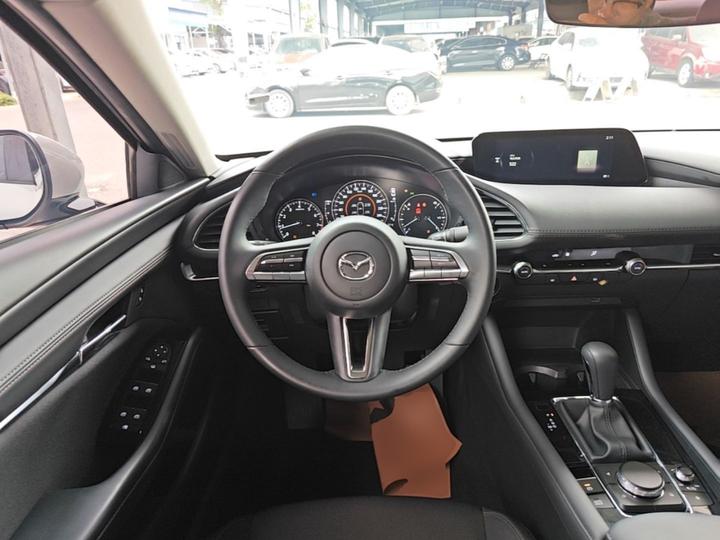 3 Axela 2023 2.0L AT photo 2