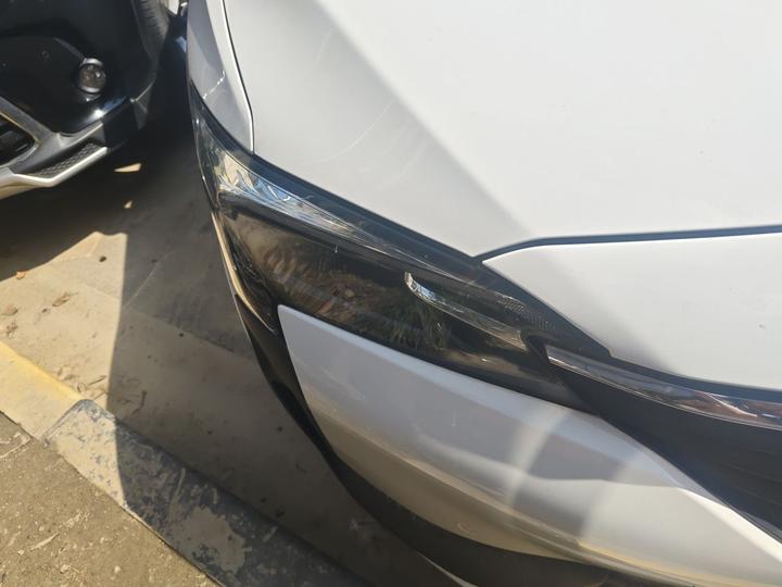 6 2020 PHEV photo 7
