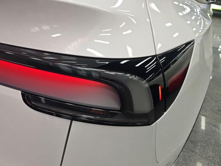 Model Y 2025 RWD photo 7
