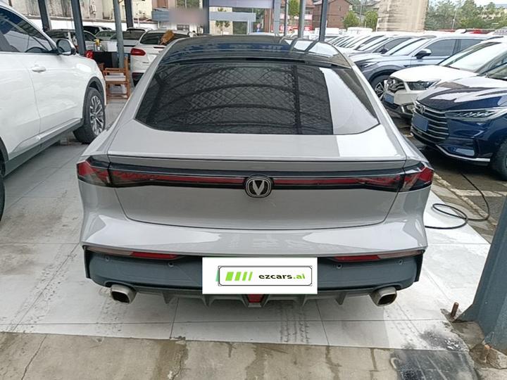 UNI-V 2022 1.5T Premium photo 5