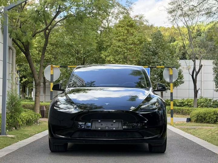 Model Y 2022 Facelift RWD photo 2
