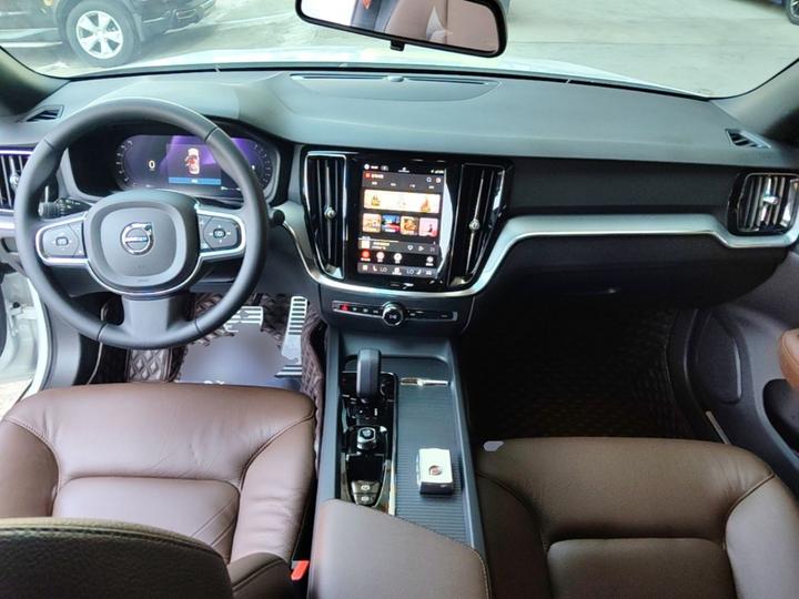 S60 2023 B4 Luxury photo 5
