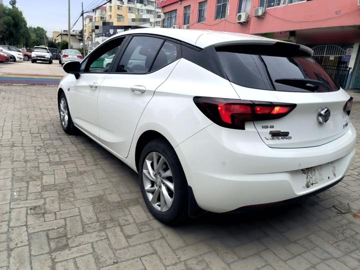 Verano 2016 Hatchback 15S AT Leading photo 4