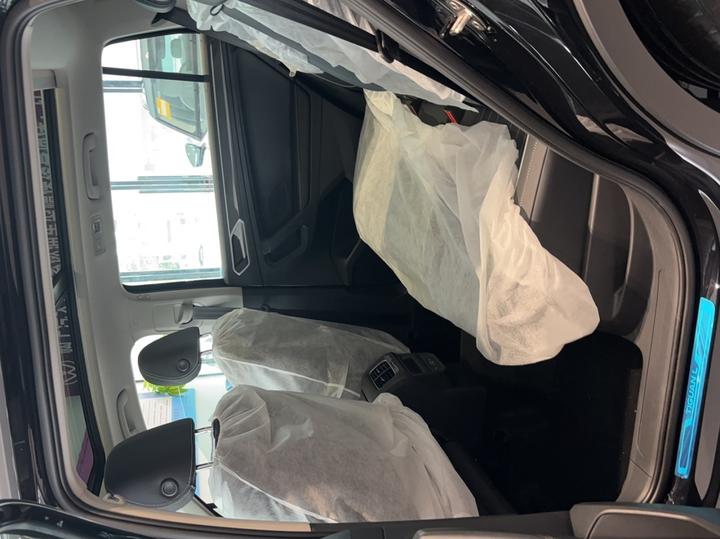 Tiguan L 330TSI AT RWD photo 8