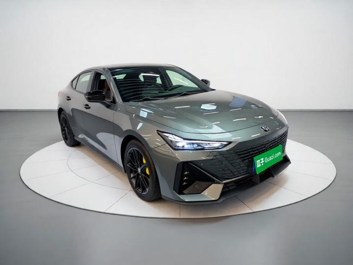 UNI-V 2023 1.5T Premium photo 3