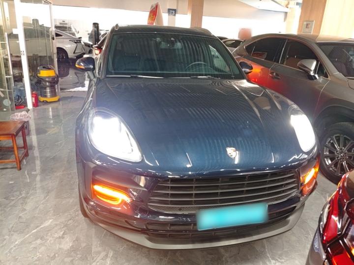 2018 Macan 2.0T photo 2