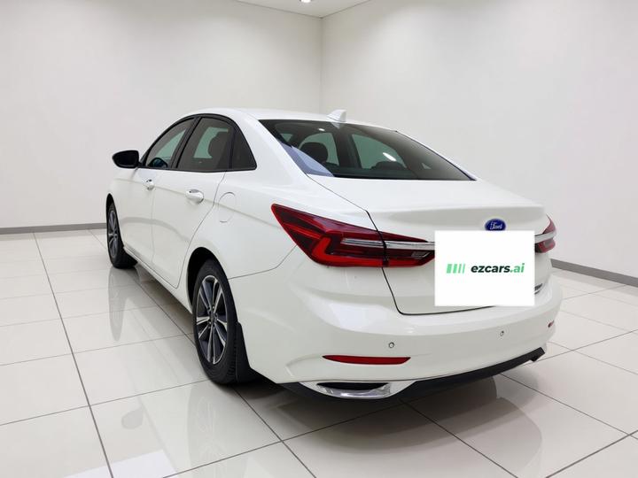 Escort 2021 1.5L AT photo 4