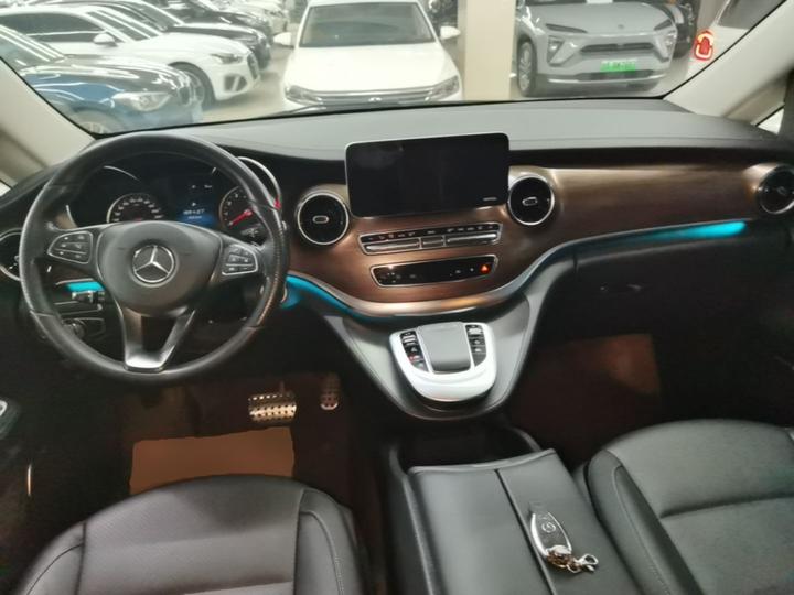 V-Class 2020 V 260 L Long Wheelbase Luxury photo 5