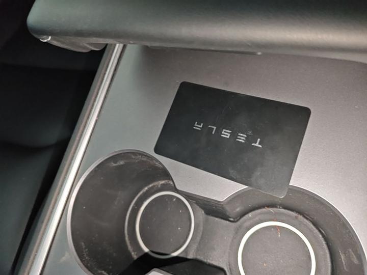 Model Y 2024 Long Range AWD photo 8