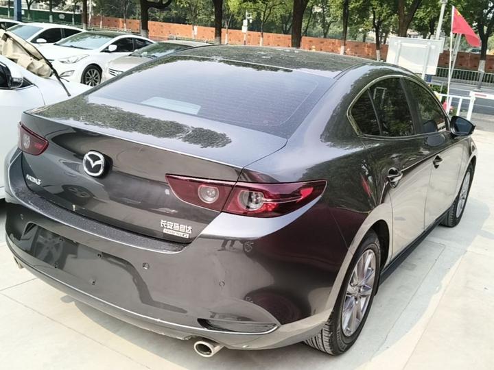 3 Axela 2021 1.5L AT photo 4