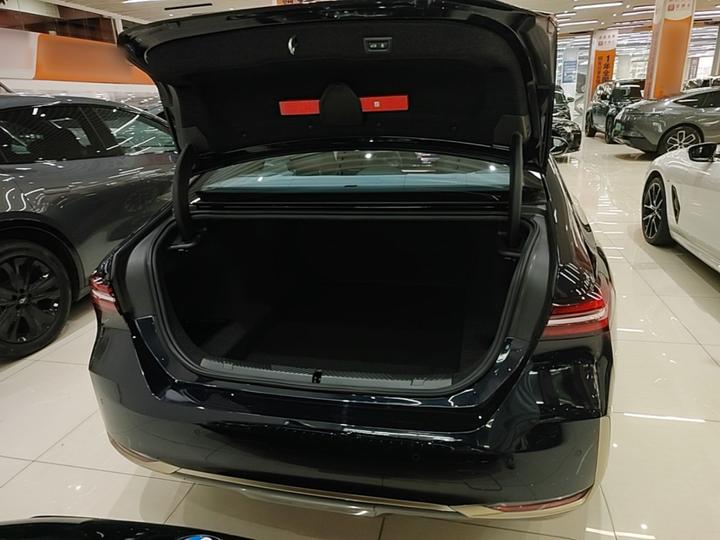 5 Series 2024 530Li Exclusive Luxury photo 8