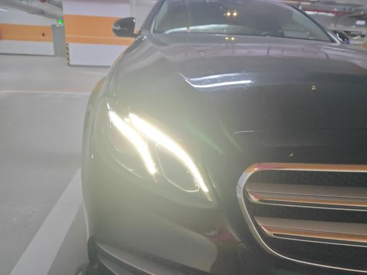 E-Class 2016 E 300 L Sport Luxury photo 7