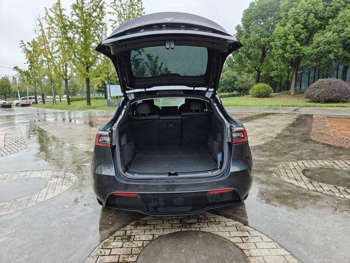 Model Y 2024 RWD photo 8