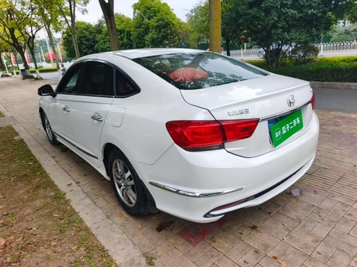 Spirior 2015 2.0L Premium photo 4