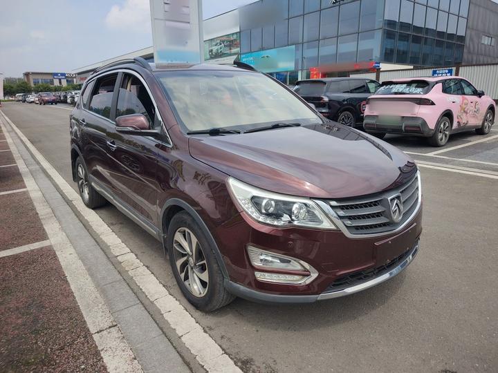 560 2015 1.8L MT Luxury photo 3