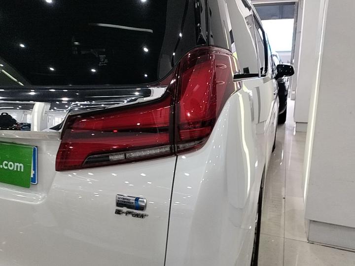 2021 Crown Hybrid 2.5L HV Luxury photo 7