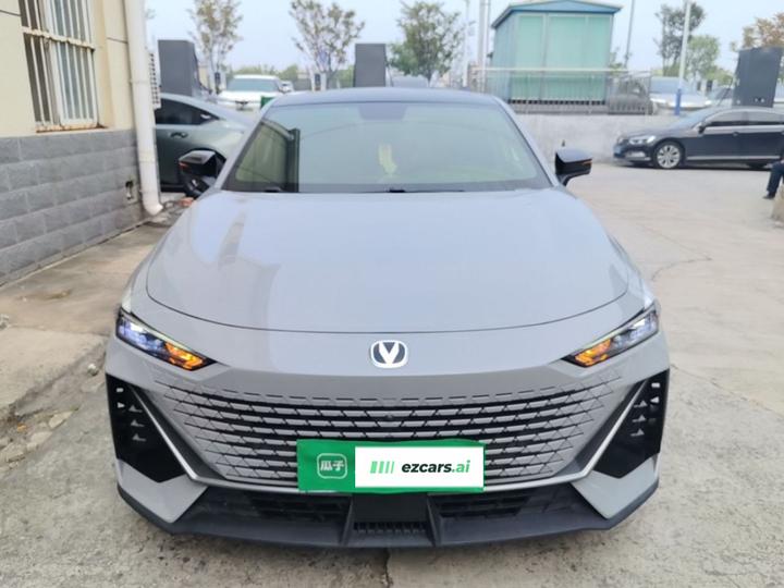 UNI-V 2022 1.5T Premium photo 2